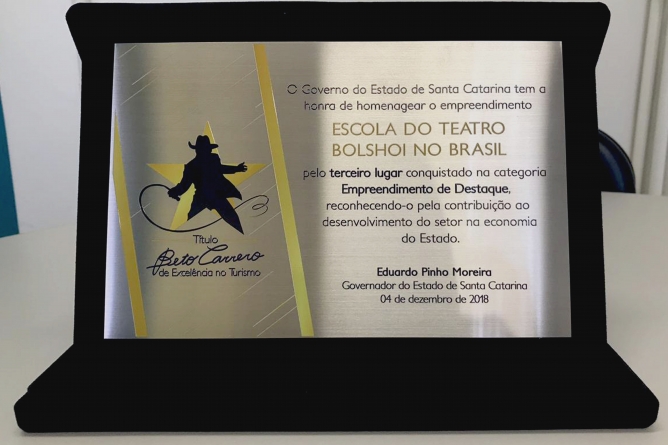 Escola do Teatro Bolshoi no Brasil recebe menção honrosa do Título Beto Carrero de Excelência no Turismo