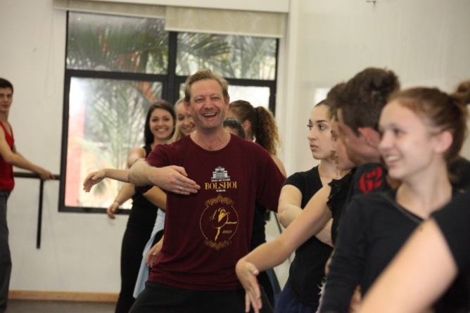 Escola Bolshoi movimenta a cidade pelo “Dia Mundial da Dança”