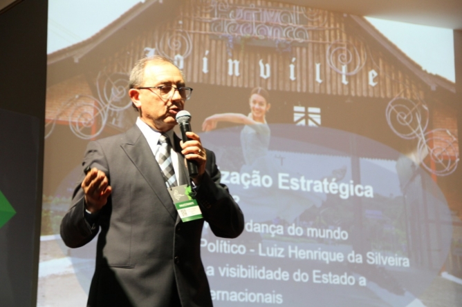 Presidente da Escola Bolshoi participa de Fórum com foco em turismo no Rio Grande do Sul
